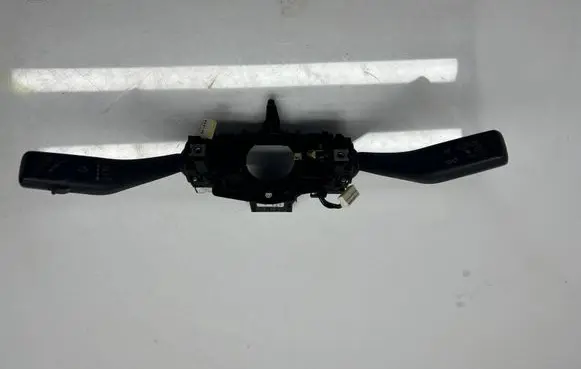 Wiper turn signal indicator stalk/switch