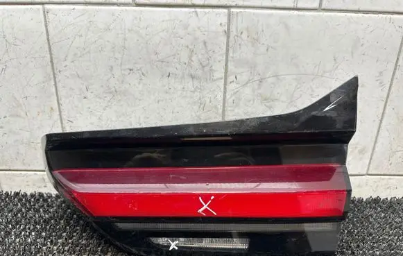 Tailgate rear/tail lights