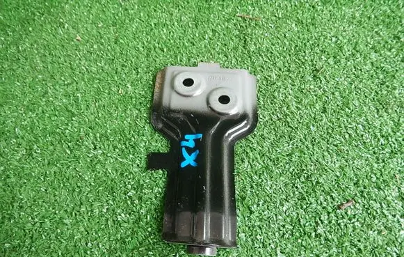 BMW X4 G02 Fender mounting bracket 7397515
