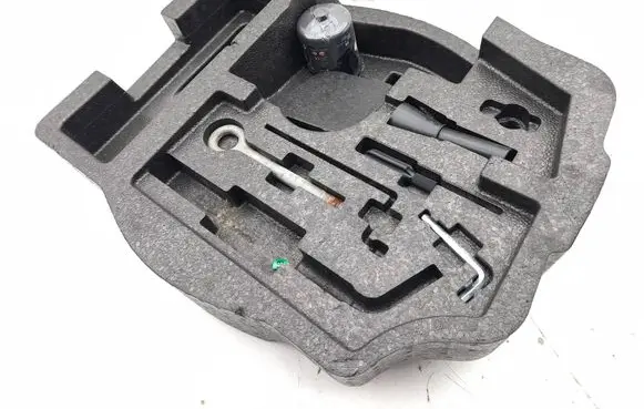 Maserati Ghibli Tool set 670031459
