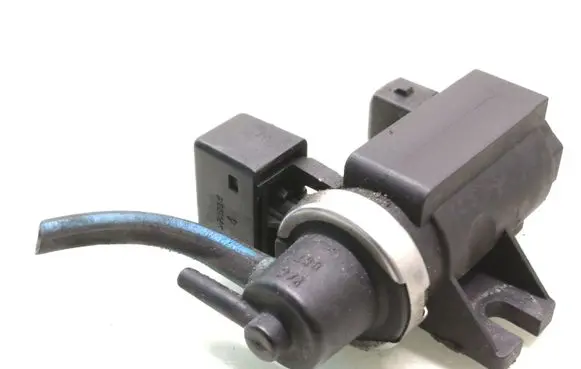 BMW 5 E39 Turbo solenoid valve 72279600 2247906