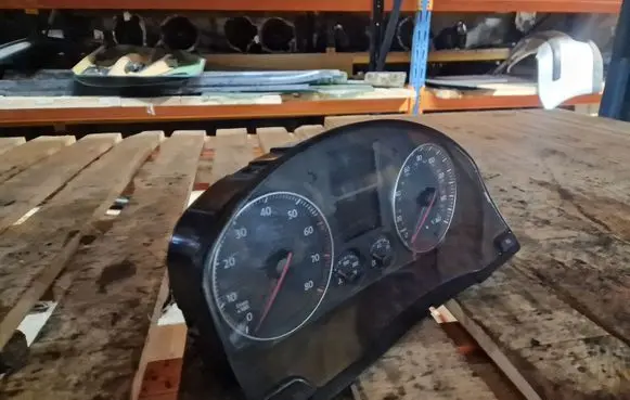 Volkswagen Jetta V Speedometer (instrument cluster) 1K0920953C