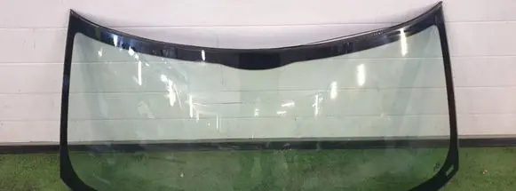 Mini One - Cooper R56 Front windscreen/windshield window 