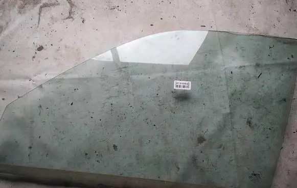 Honda CR-V Front door window glass four-door as2