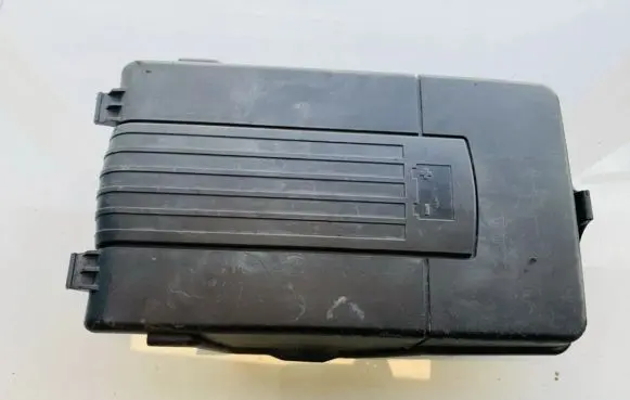 Volkswagen Jetta V Battery box tray cover/lid 1k0915443a