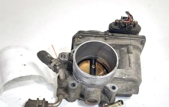 Toyota Avensis T250 Engine shut-off valve 2203028050