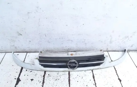 Opel Vivaro Front bumper upper radiator grill 91166765