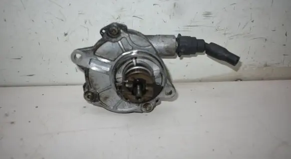 Mercedes-Benz E W211 Vacuum pump A6112300265