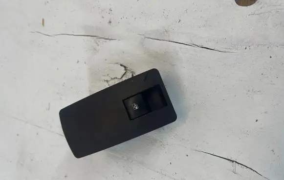 Opel Insignia A Electric window control switch 13301884 211400 9065