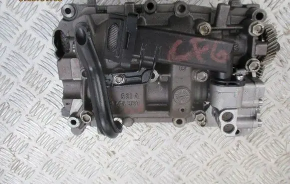 Volkswagen Tiguan Oil pump 03L103537