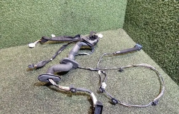 Renault Master III Front door wiring loom 241258801R CE9467801R 89776