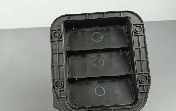 Honda CR-V Quarter panel pressure vent 