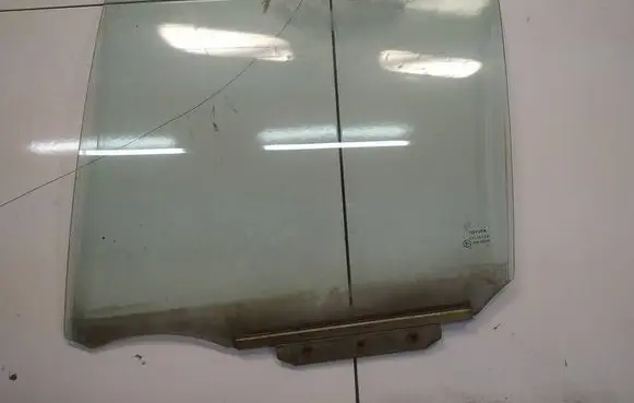 Toyota Yaris Rear door window glass AS2