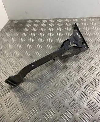 Audi A4 S4 B9 Fender mounting bracket 8W0821135B