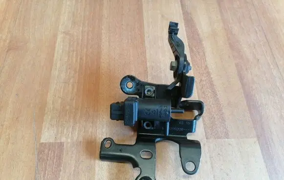 Renault Espace V (RFC) Turbo solenoid valve 149329902R 8200762162 217536865r