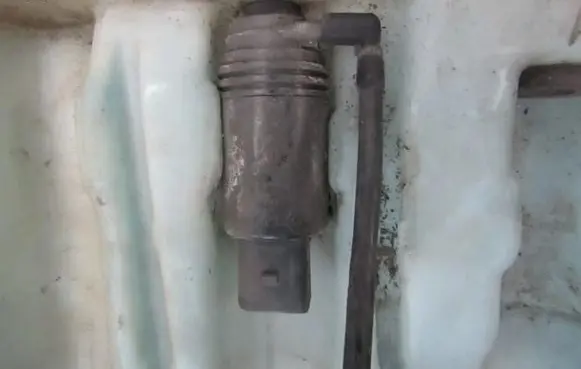 BMW 5 E39 Windscreen/windshield washer pump 67128377612 67.12-8377612