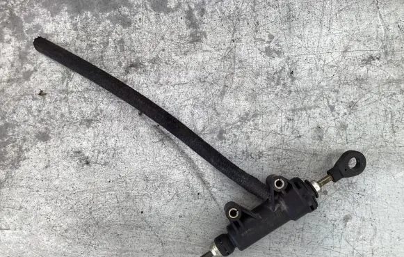 BMW 3 E46 Clutch master cylinder 4163899