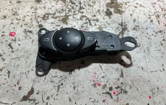 Mercedes-Benz E W211 Wing mirror switch 2118215379 03211025
