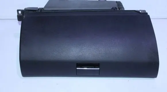 Mercedes-Benz B W245 Glove box