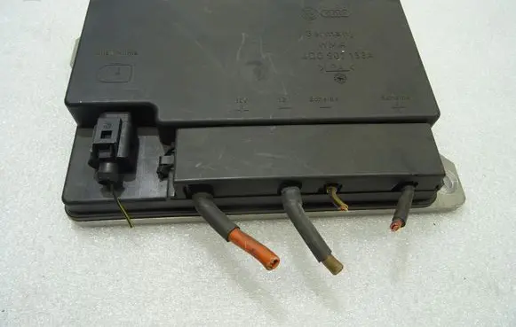Audi A8 S8 D2 4D Electric power window relay 4D0907133A