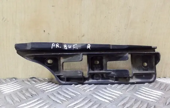Volkswagen Jetta V Front bumper mounting bracket 1K0807184
