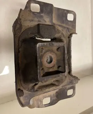Volvo V50 Engine mount bracket 3M517M121