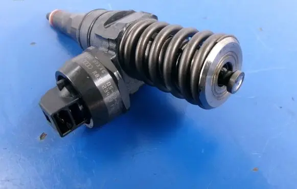 Skoda Octavia Mk2 (1Z) Fuel injector 038130073AG