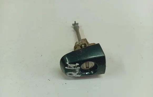 Toyota Auris 150 Front door lock (next to the handle)