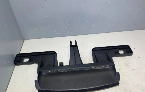 Volvo S80 Third/center stoplight 8693988 163339