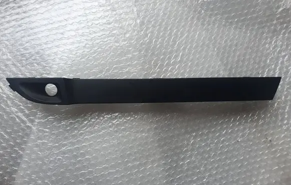 Porsche Macan (95B) Front bumper splitter molding 95B807823C