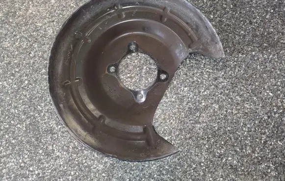 Opel Mokka X Rear brake disc plate dust cover 42453982