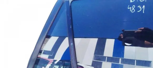 Mazda 6 Rear vent window glass pilka