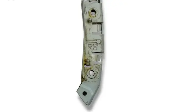 Ford Focus Front bumper mounting bracket BM5117D958A C8L6A