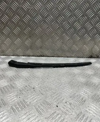 Rear wiper blade arm