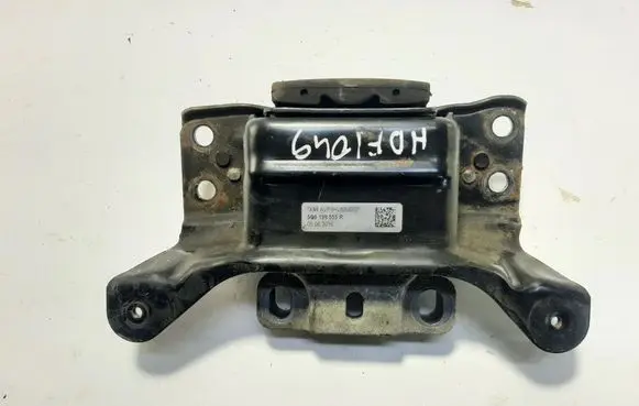 Skoda Superb B8 (3V) Engine mount bracket 5Q0199555R
