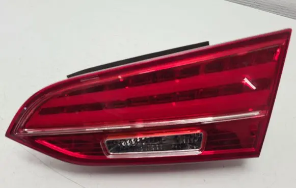 Tailgate rear/tail lights