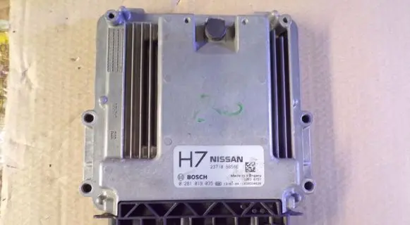 Nissan Qashqai Engine control unit/module 0281019035