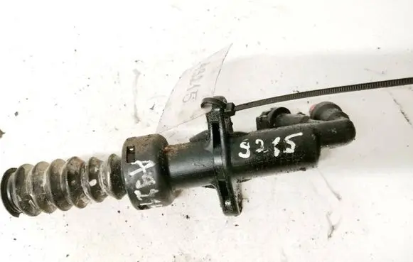 Peugeot 3008 I Clutch master cylinder 