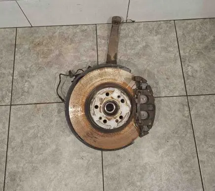 Front wheel hub