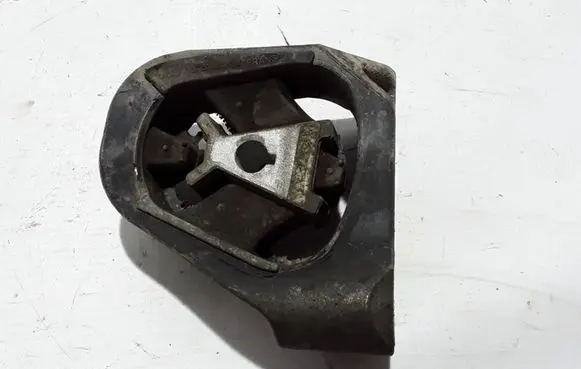 Engine mount bracket