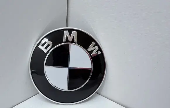 BMW 5 E60 E61 Manufacturer badge logo/emblem 10333410 020000263