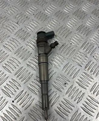 BMW 5 E60 E61 Fuel injector 7793836