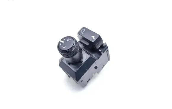 Toyota Hilux VIII Wing mirror switch 183741