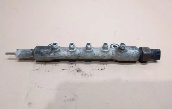Toyota Corolla Verso AR10 Fuel pressure regulator 