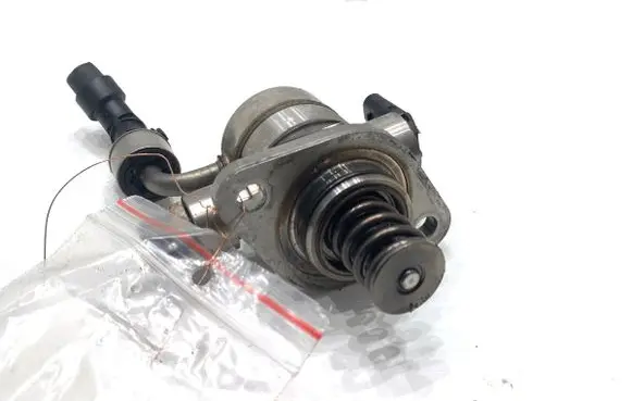 Volkswagen Arteon Fuel injection high pressure pump 06Q127025S