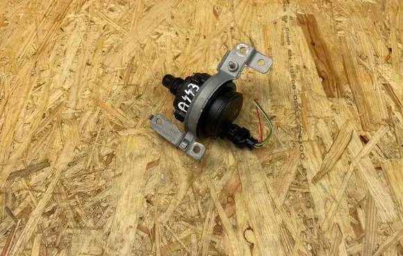 Mercedes-Benz C W205 Electric auxiliary coolant/water pump A0005003600