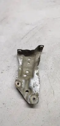 Audi A3 S3 8P Fender mounting bracket 8p0821136