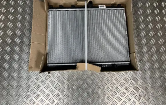 Peugeot 208 Coolant radiator 9827174680