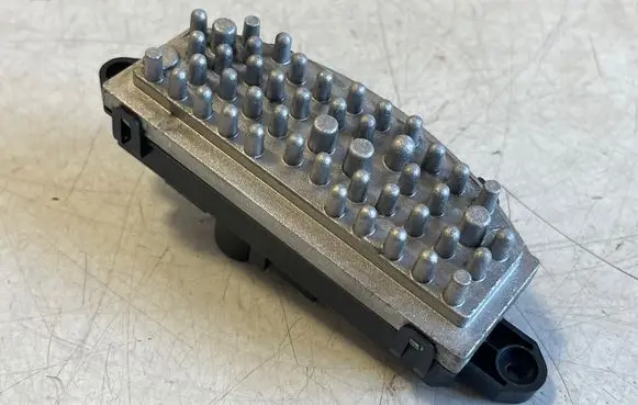 Audi Q2 - Heater blower motor/fan resistor 5WA907521