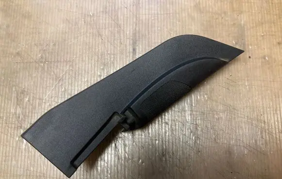 Front door high frequency speaker